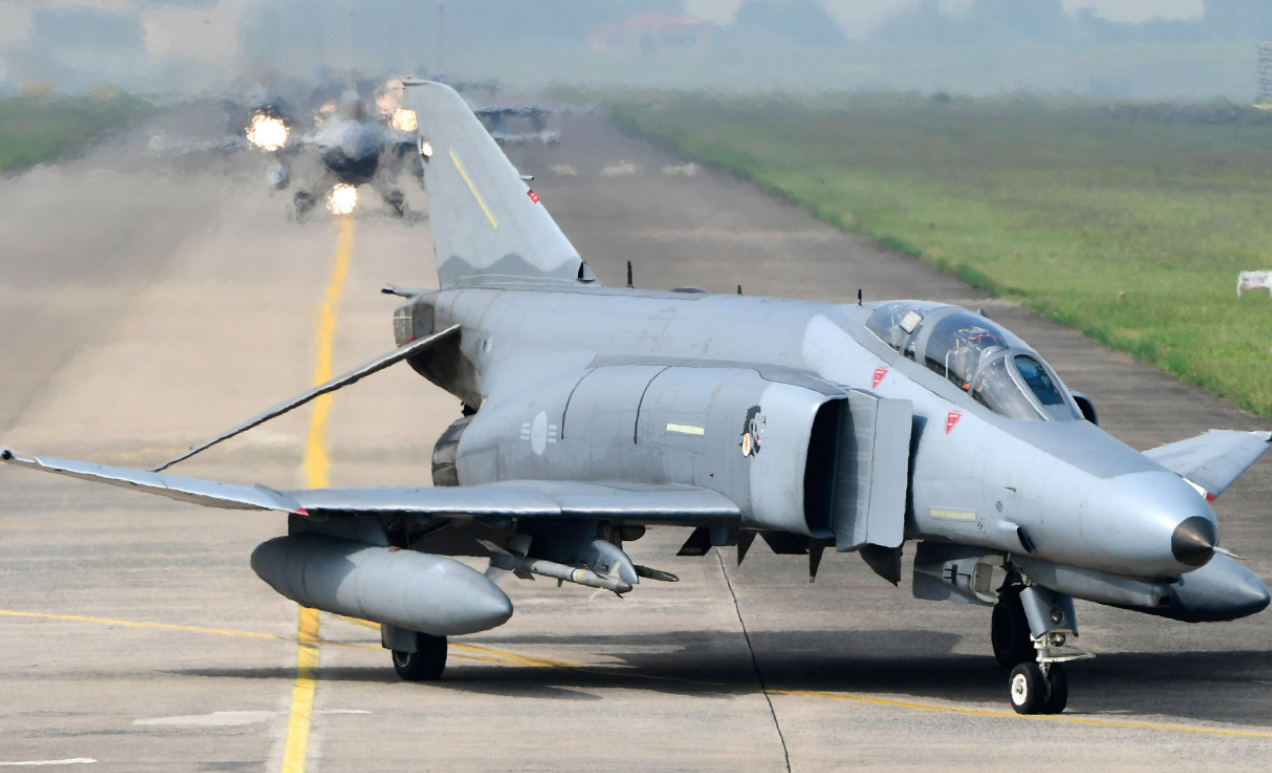 F-4 팬텀 전투기