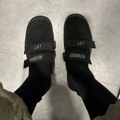 노토리우스 리프팅화 신은 사진