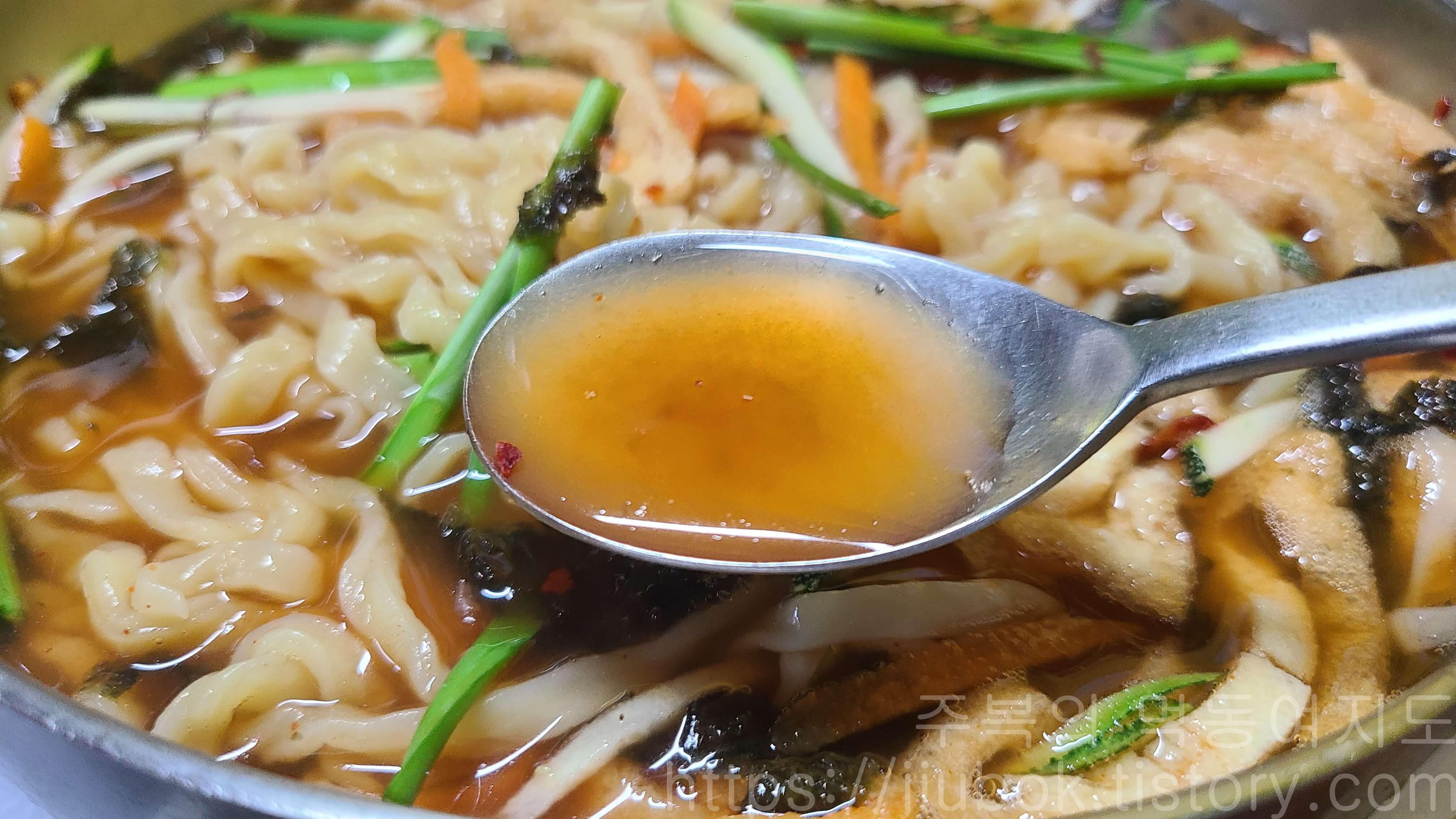 망원-맛양값-얼큰칼국수-육수