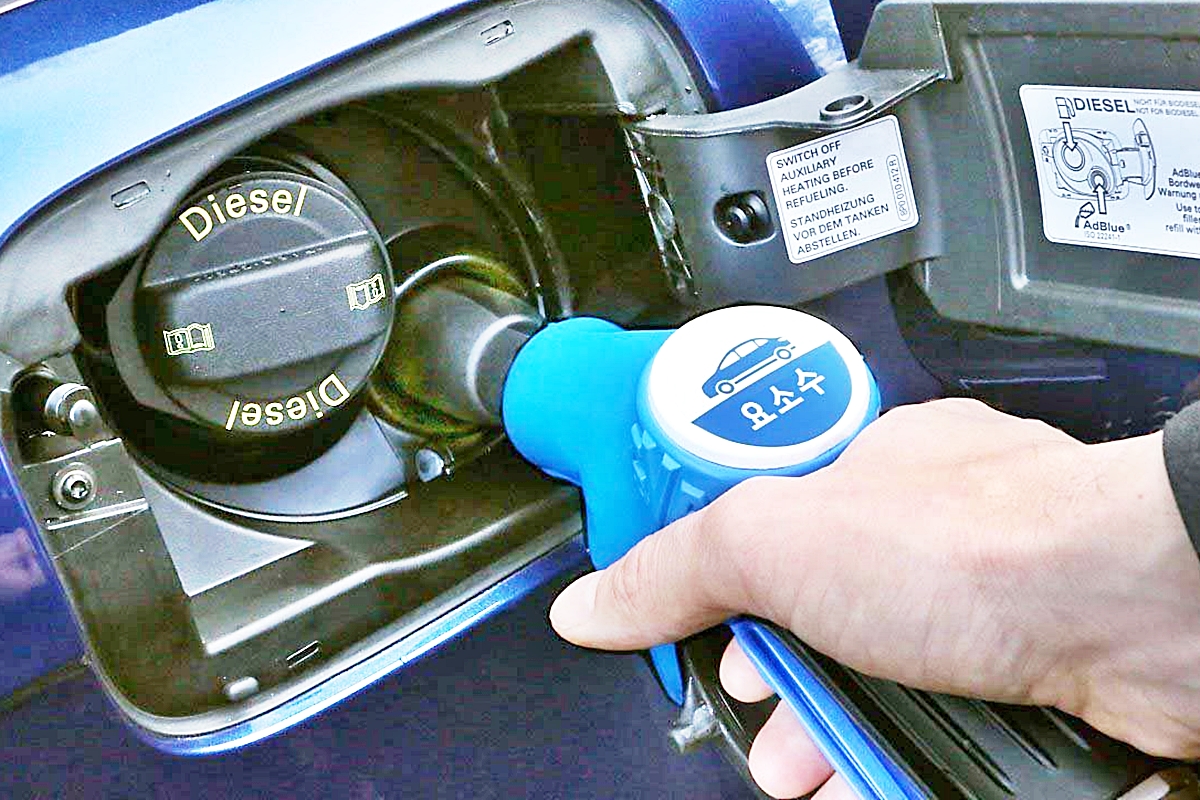 중국 세관이 한국으로의 요소 수출 통관을 돌연 보류하면서 '2차 요소수 대란' 재발 우려가 나오자 정부가 업계 합동 요소 공급망 대응에 착수했다.