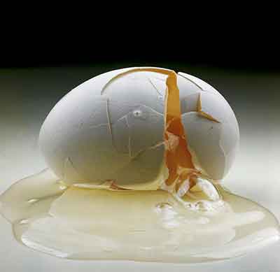 껍질 깨진 계란