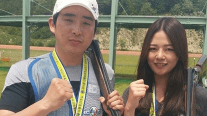 사진을-찍는-조용성-김민지-사격선수-부부