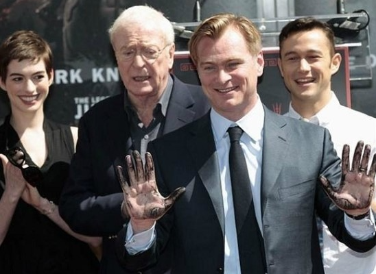 크리스토퍼 놀란 감독과 그의 주요 제작진&amp;#44; 배우들이 함께 있는 사진