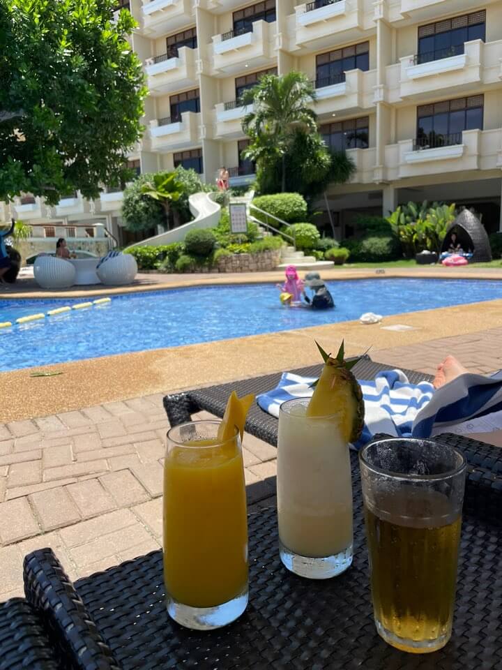 코스타벨라트로피컬비치호텔-풀바-맥주-점심