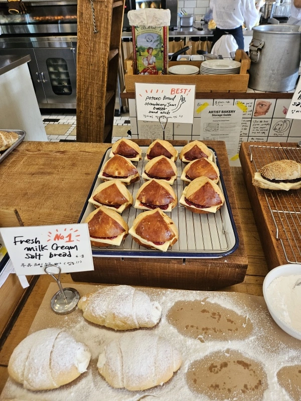 안국역-아티스트베이커리-포테이토소금빵-우유크림소금빵-BEST-쟁반