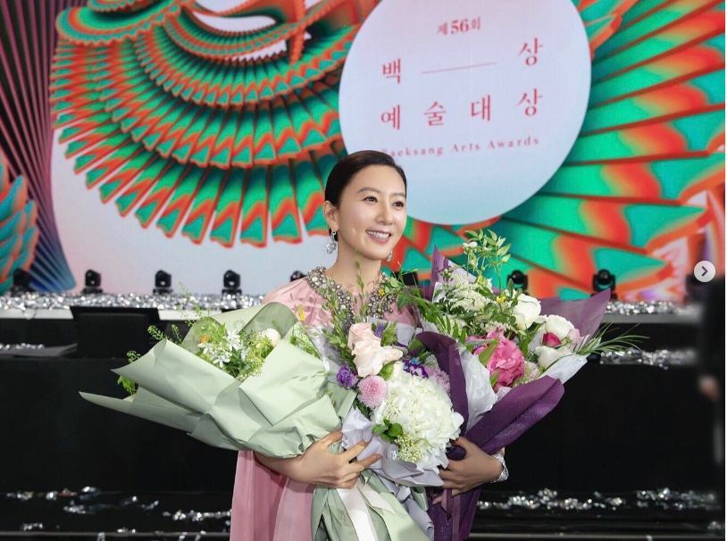 김희애