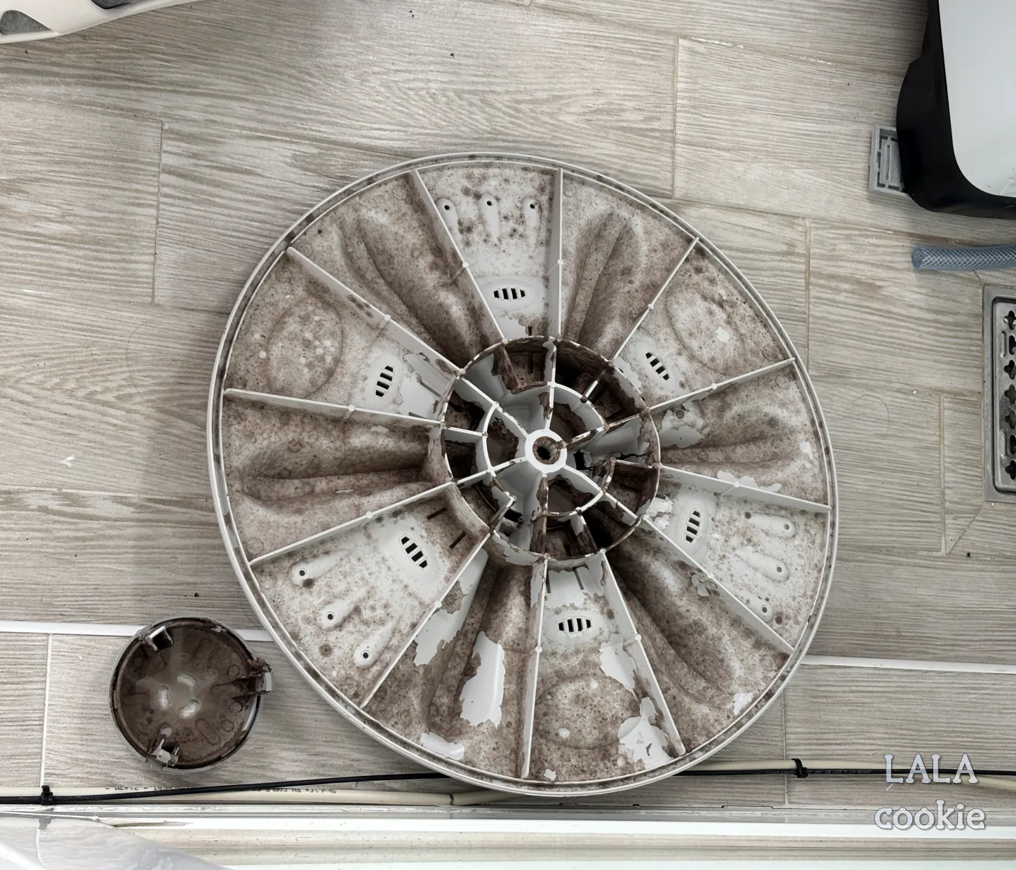 세탁기-청소-전-더러운-부품