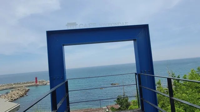 카페 이견대 오션뷰 포토존