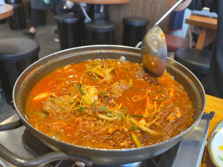 잠실 방이동 먹자골목에서 맛보는 서울 최고의 돼지갈비찜, 매운 돼지갈비찜, 돼지갈비 김치찜 맛집 추천 생방송투데이 리얼맛집 오늘방송 빅데이터 랭킹 맛집