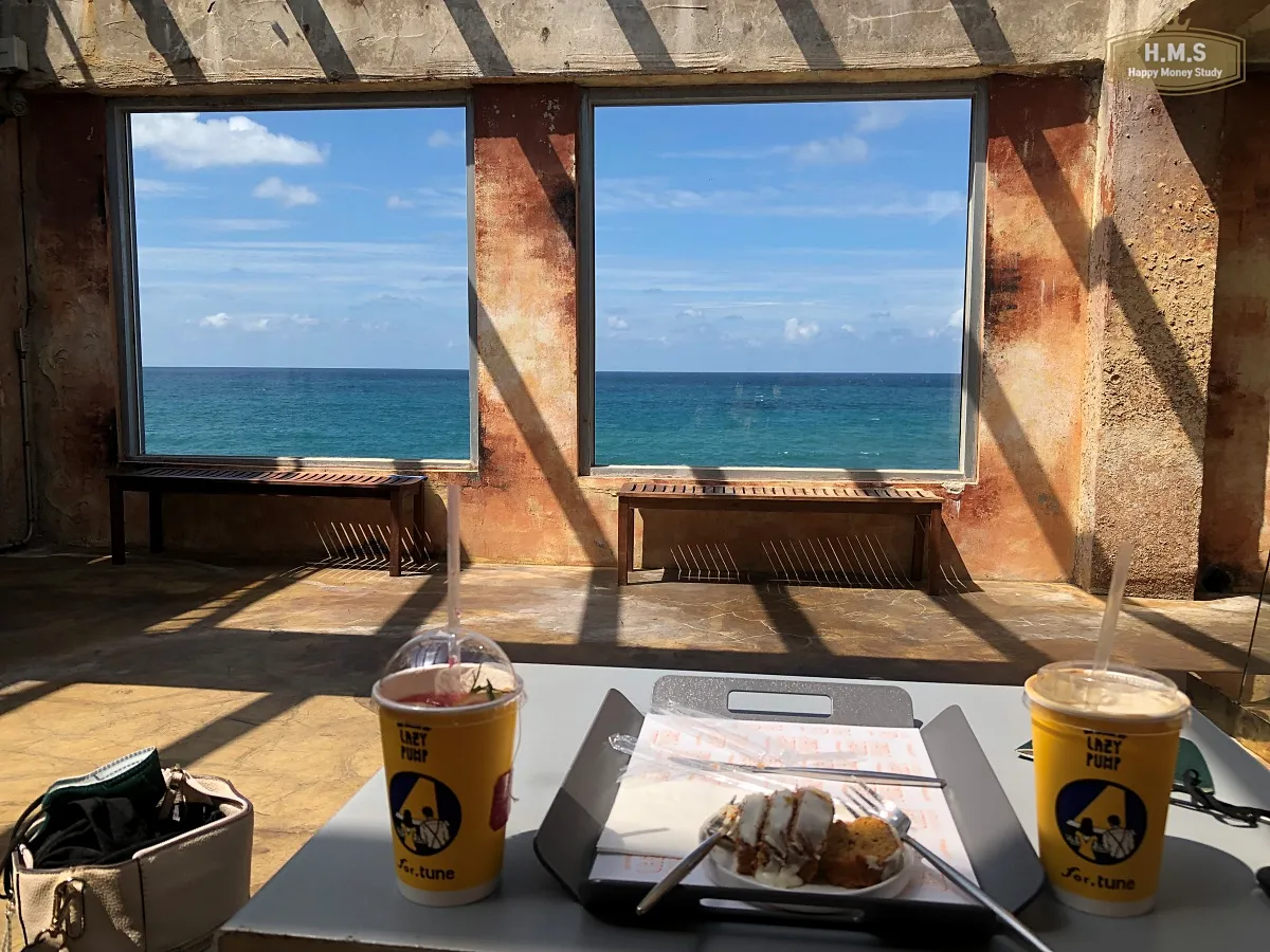 제주도-애월-카페-레이지펌프-3층-내부-테이블