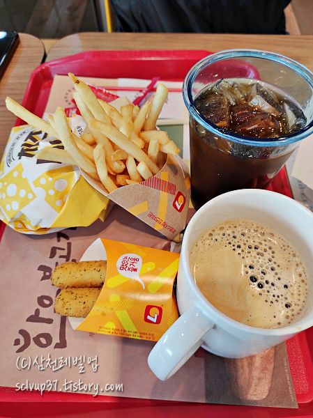 치즈no.5 햄버거 세트 메뉴 아이스티와 아메리카노S