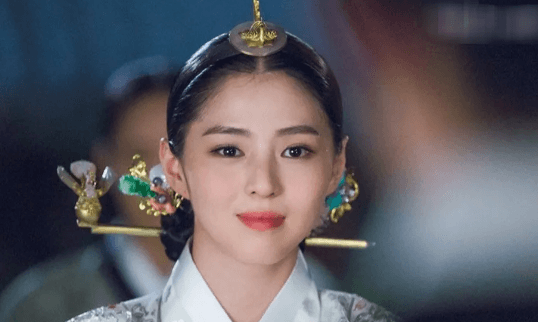 배우 한소희(출처 나무위키) 