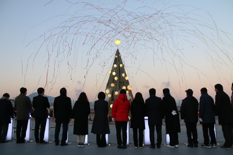 민속놀이&amp;#44;외줄타기&amp;#44;소원빌기-한국관광공사 출저
