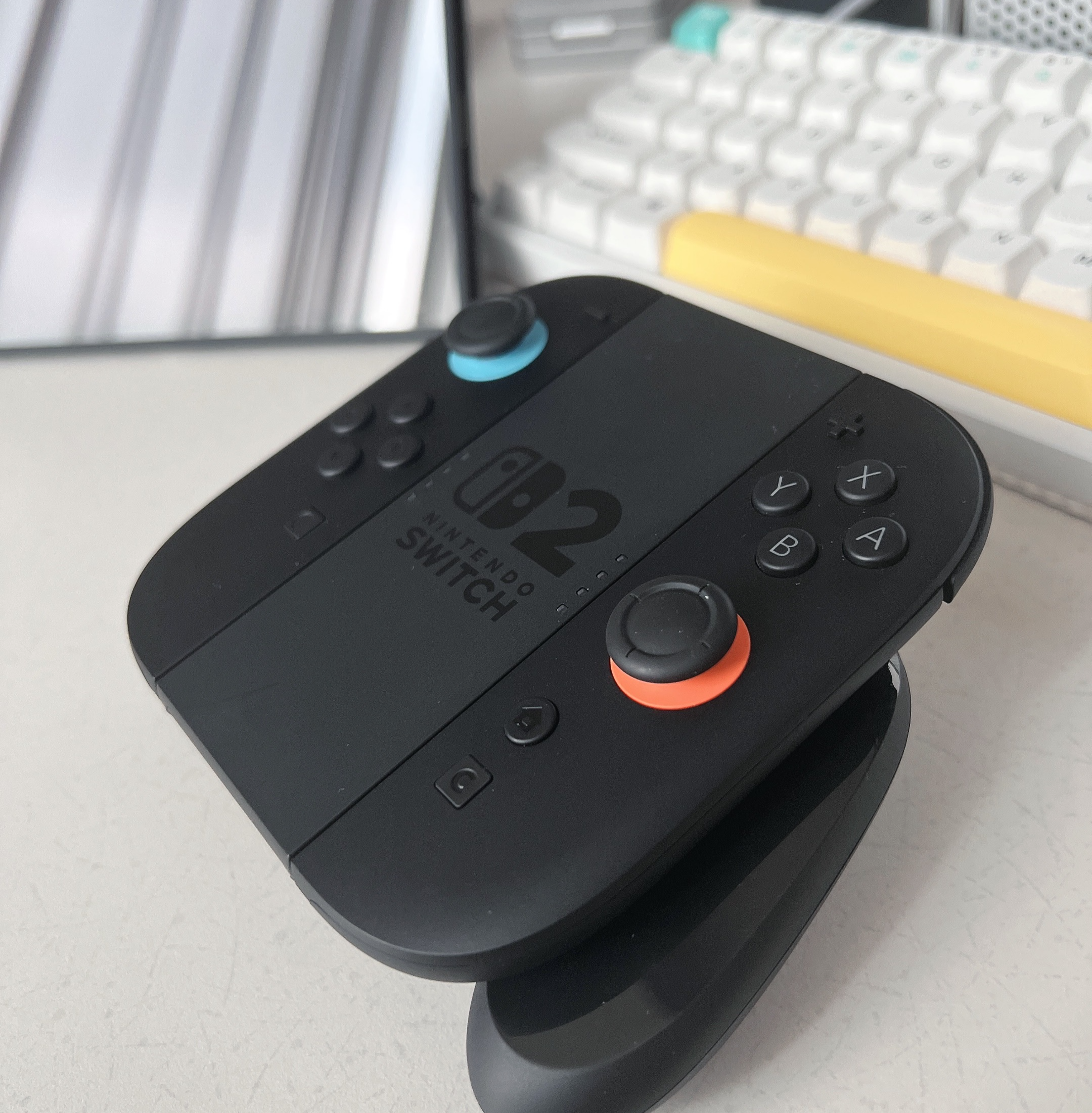 조이콘 그립 결합 사진 (사이드 뷰)