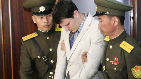 기자회견 때 오토웜비어
