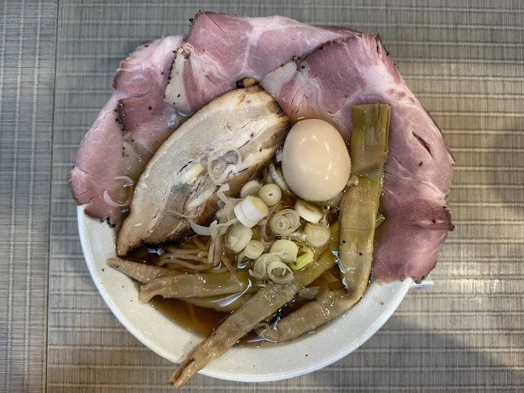 꽃처럼 피어난 분홍빛 차슈