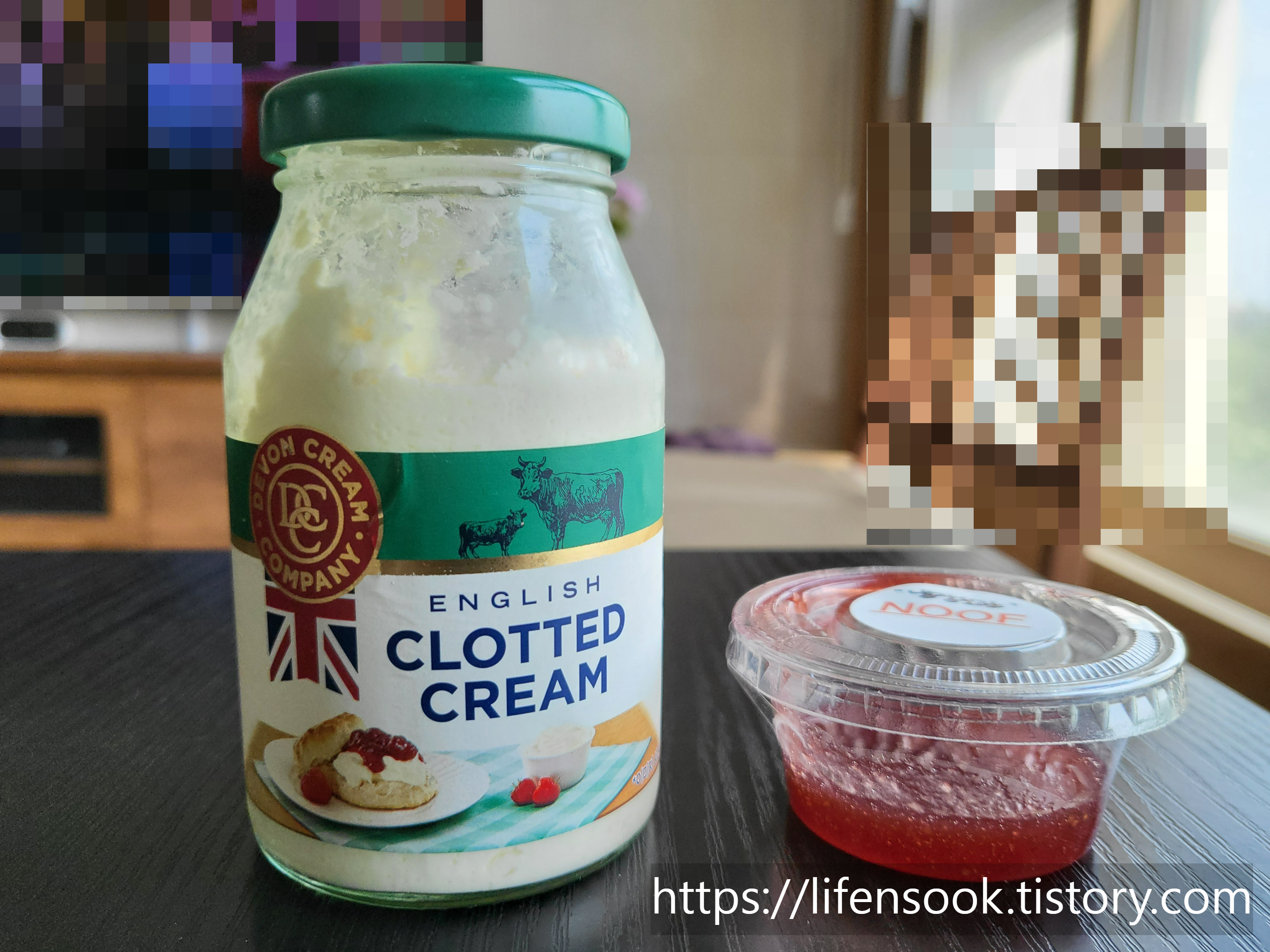 누프(NOOF) 딸기잼과 데본 클로티드 크림