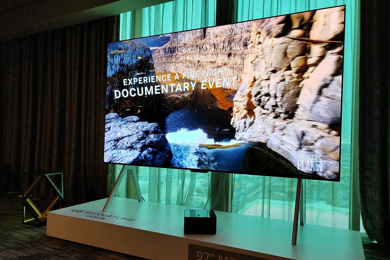 LG SIGNATURE OLED M 97인치 TV, 무선 4K 120Hz 지원, 제로 커넥트 박스로 깔끔한 설치와 초고화질을 제공하는 프리미엄 TV