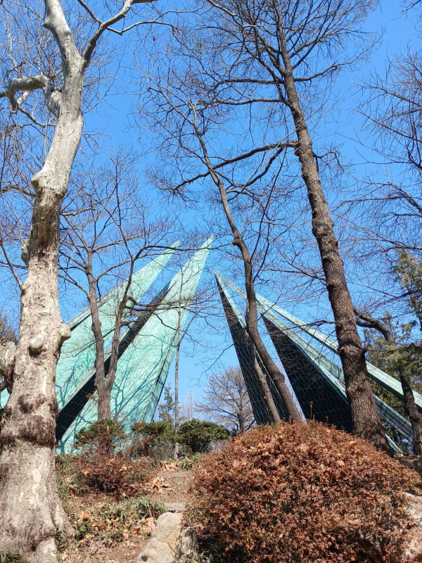 한미수교 기념탑 보이다