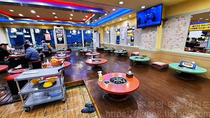 김선하의-닭갈비-궁중누룽지탕-본점-인테리어-2