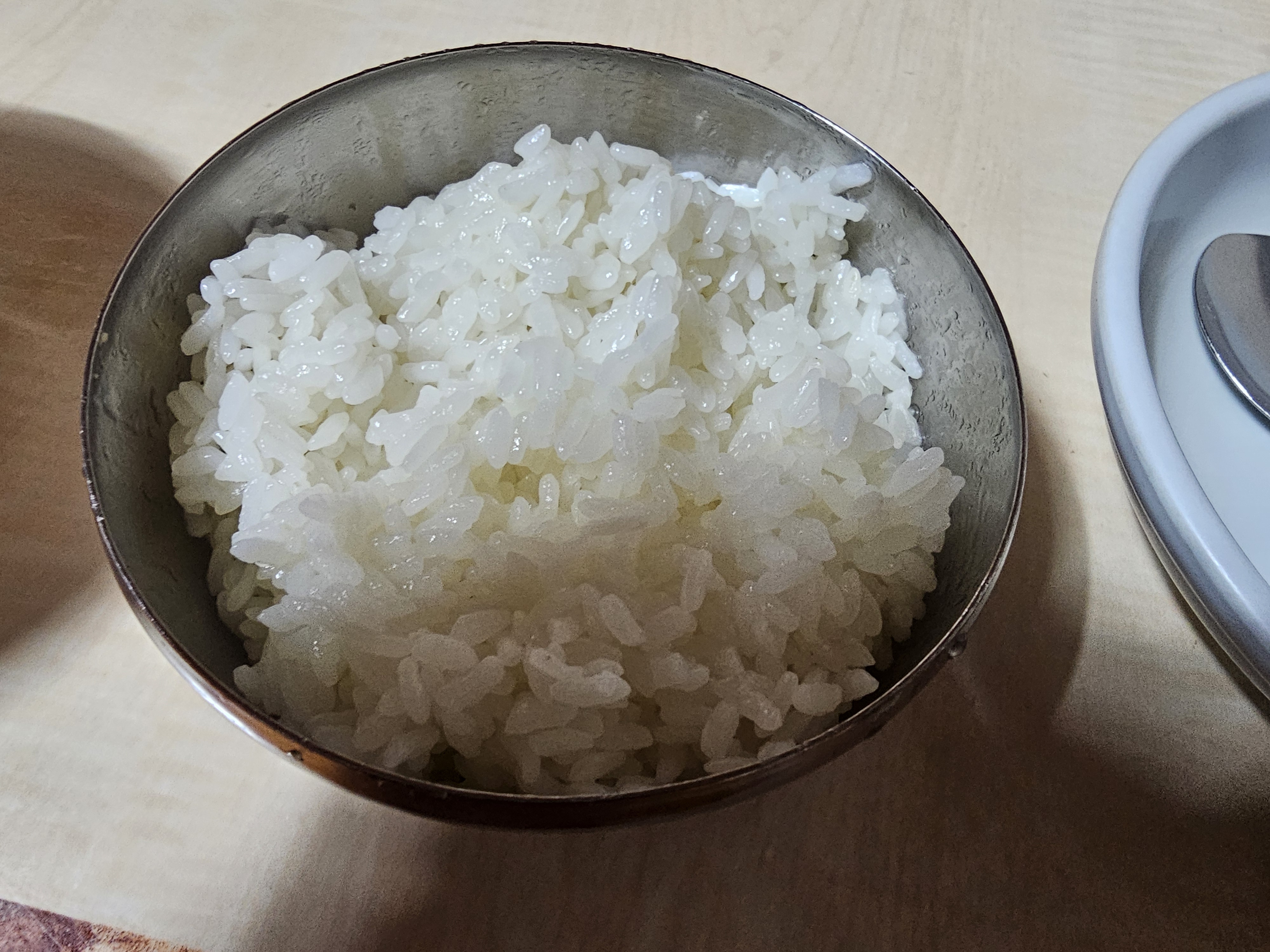 진주 소나무집 공기밥, 별도 주문하는 놋그릇 밥
