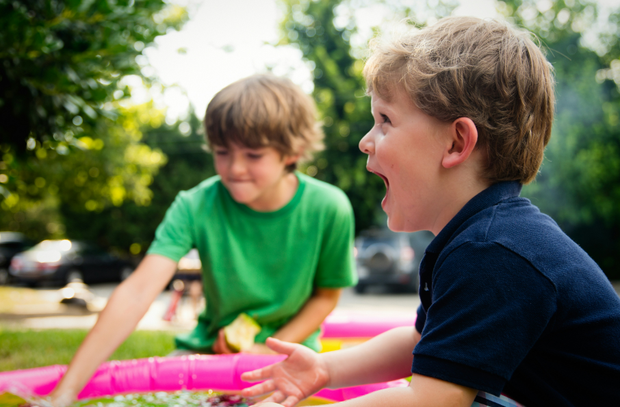 낙성대유아숲공원에서 떠드는 아이들