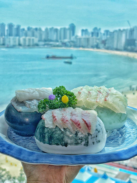 부산 수영구 광안리 맛집 현지인 추천 부산여행 로망스 대영횟집 석화연 수변최고돼지국밥 마담에뽀끄 아메리칸빌리지 진곰탕진해장 오륙도횟집 디에이블 무쇠김치삼겹