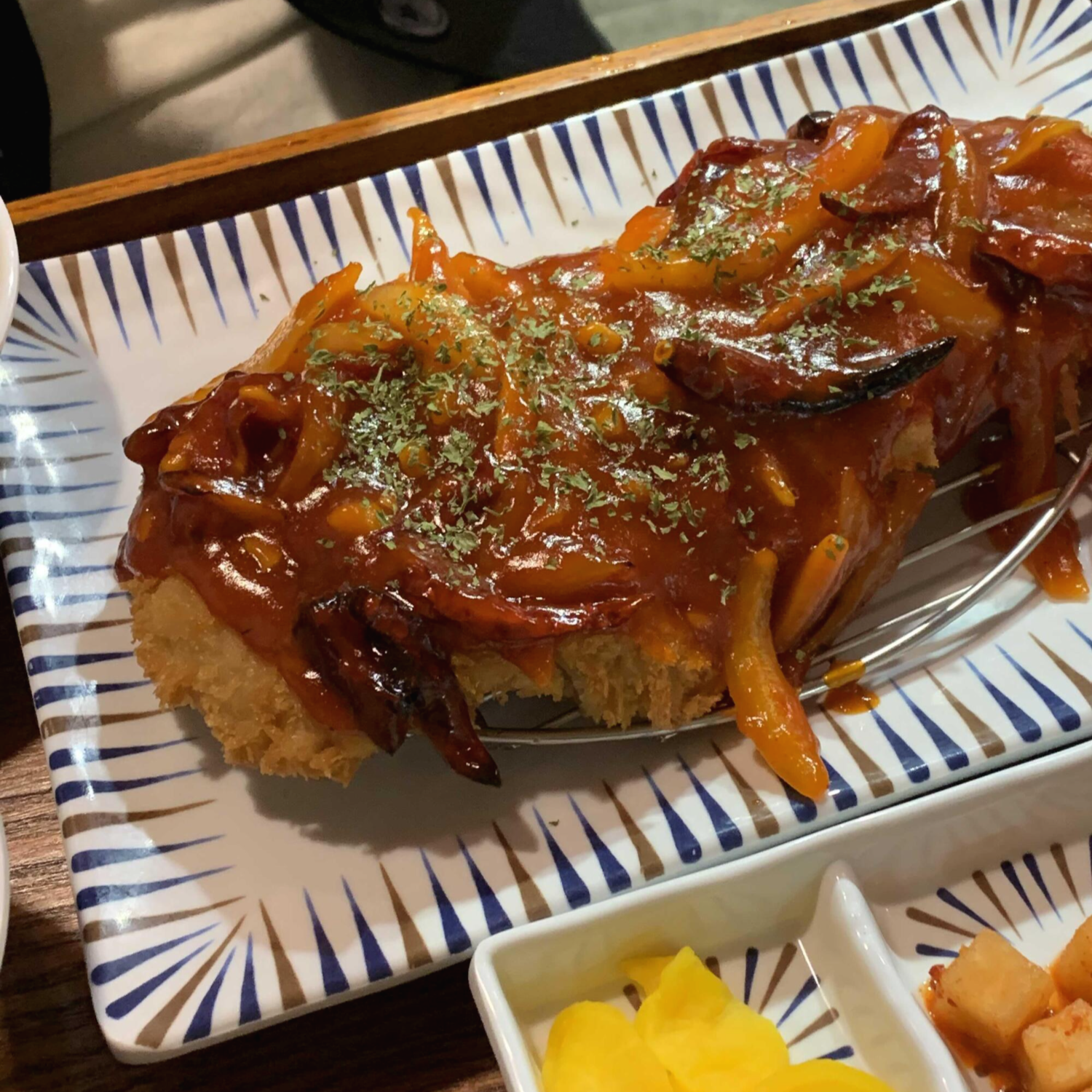 달달하면서 매콤한 맛의 중화카츠 돈가스