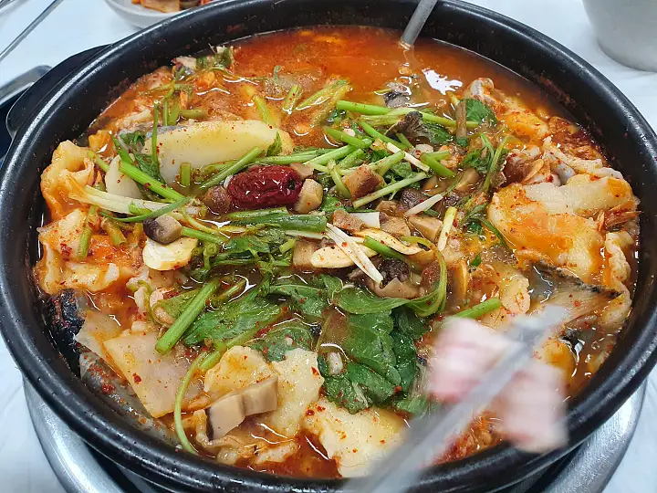 식객 허영만 백반기행 177회 윤소이 편 새우탕 메기 매운탕 메기탕 합천 맛집 소개