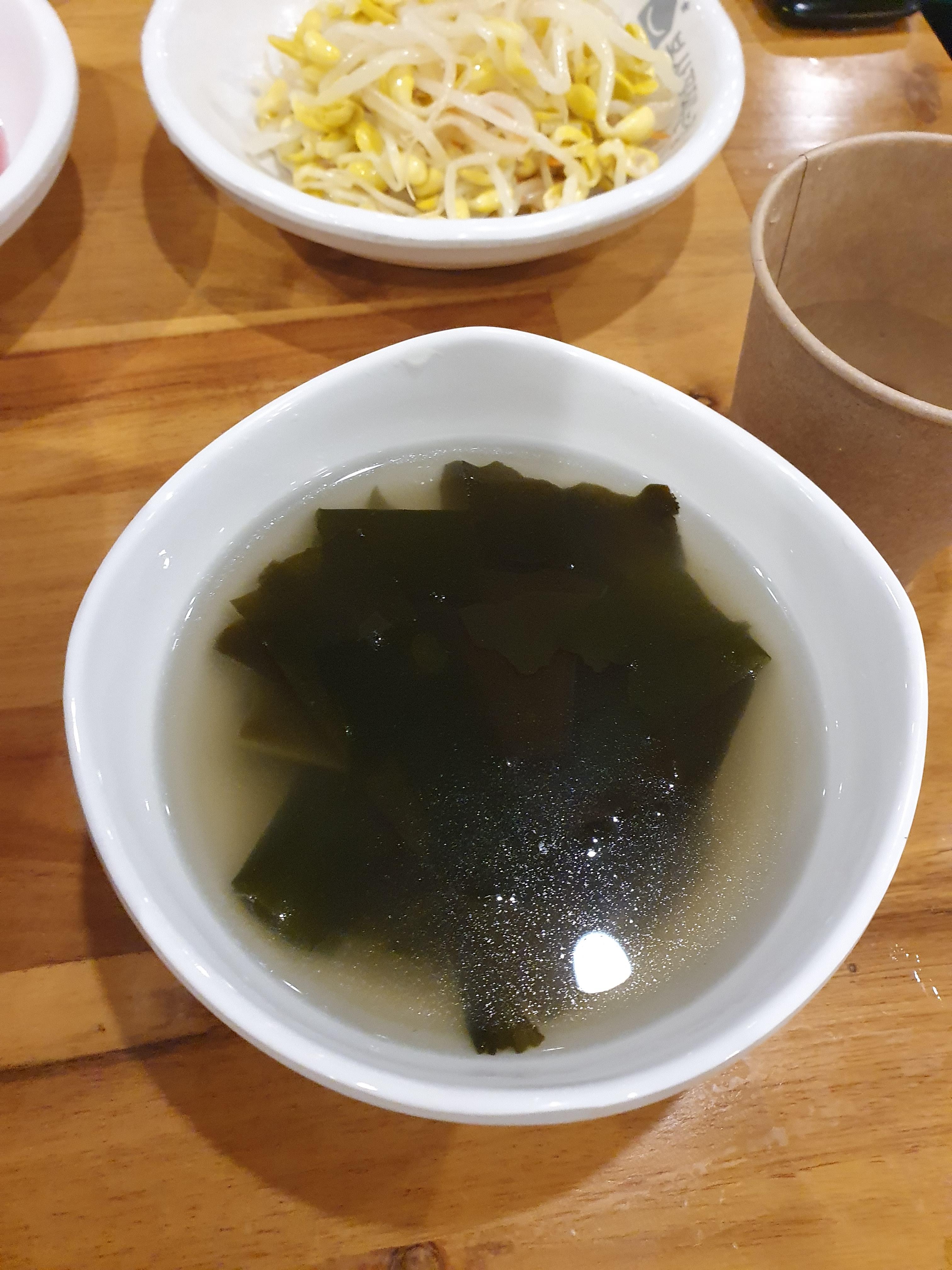 계산동 맛집 복사꽃피는집 샐러드바에 있는 미역국