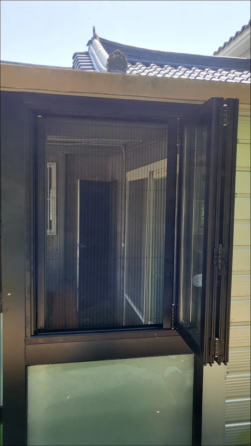 폴딩도어 방충망 부엌