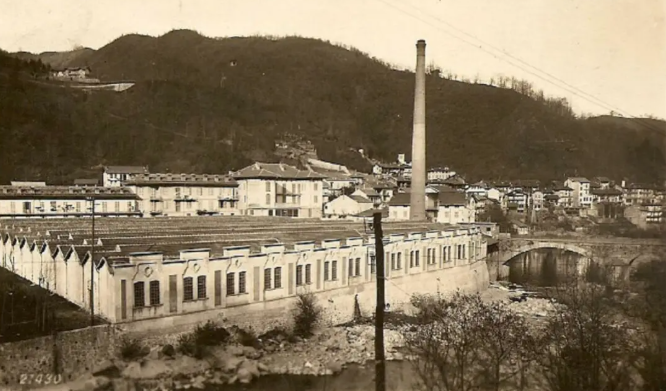 필라는 알프스의 추운 기후에 맞는 니트웨어를 만들며 기능성과 패션을 결합했습니다.
