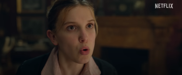 억울함에자신의오빠에게하소연하는에놀라.