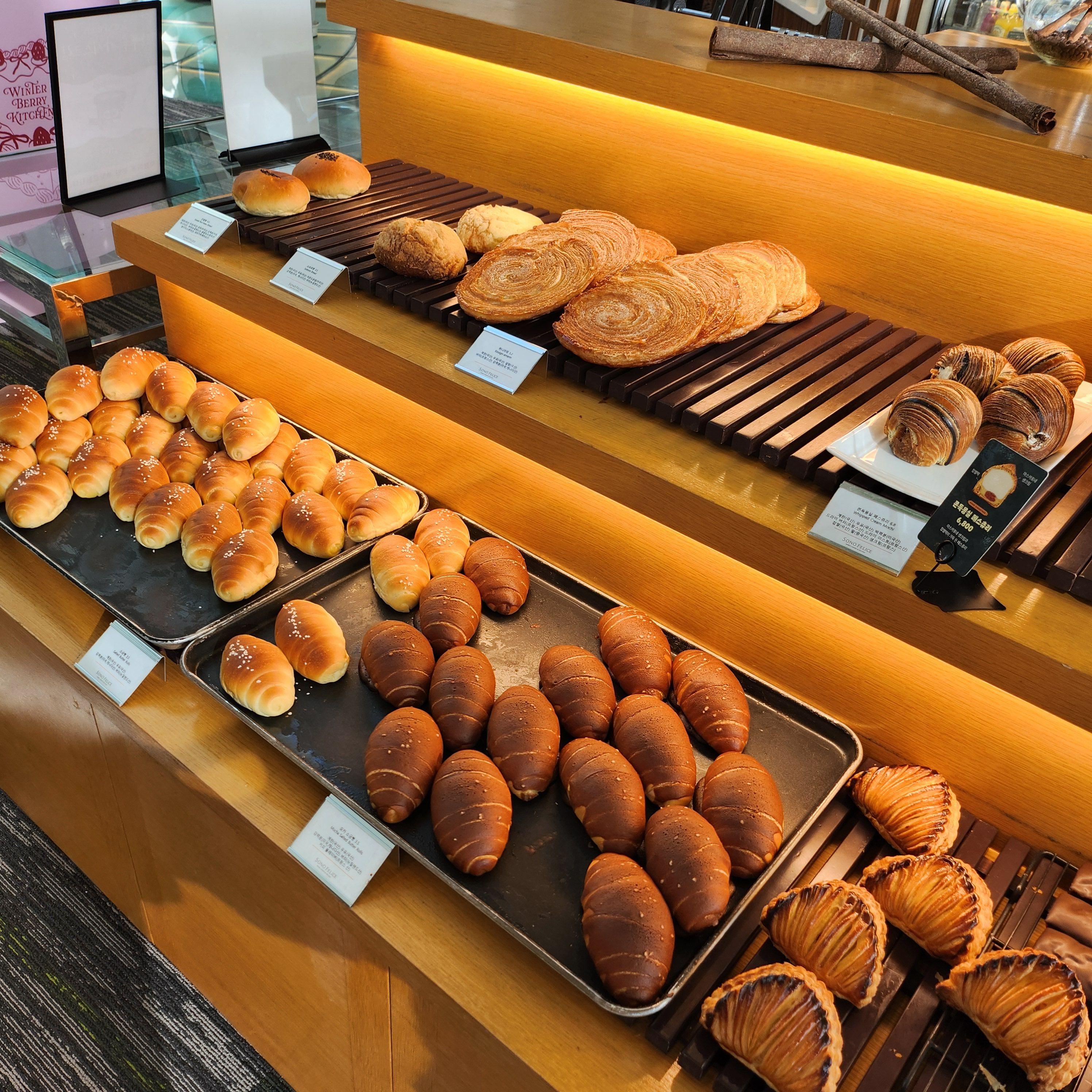 더엠브로시아-카페-빵