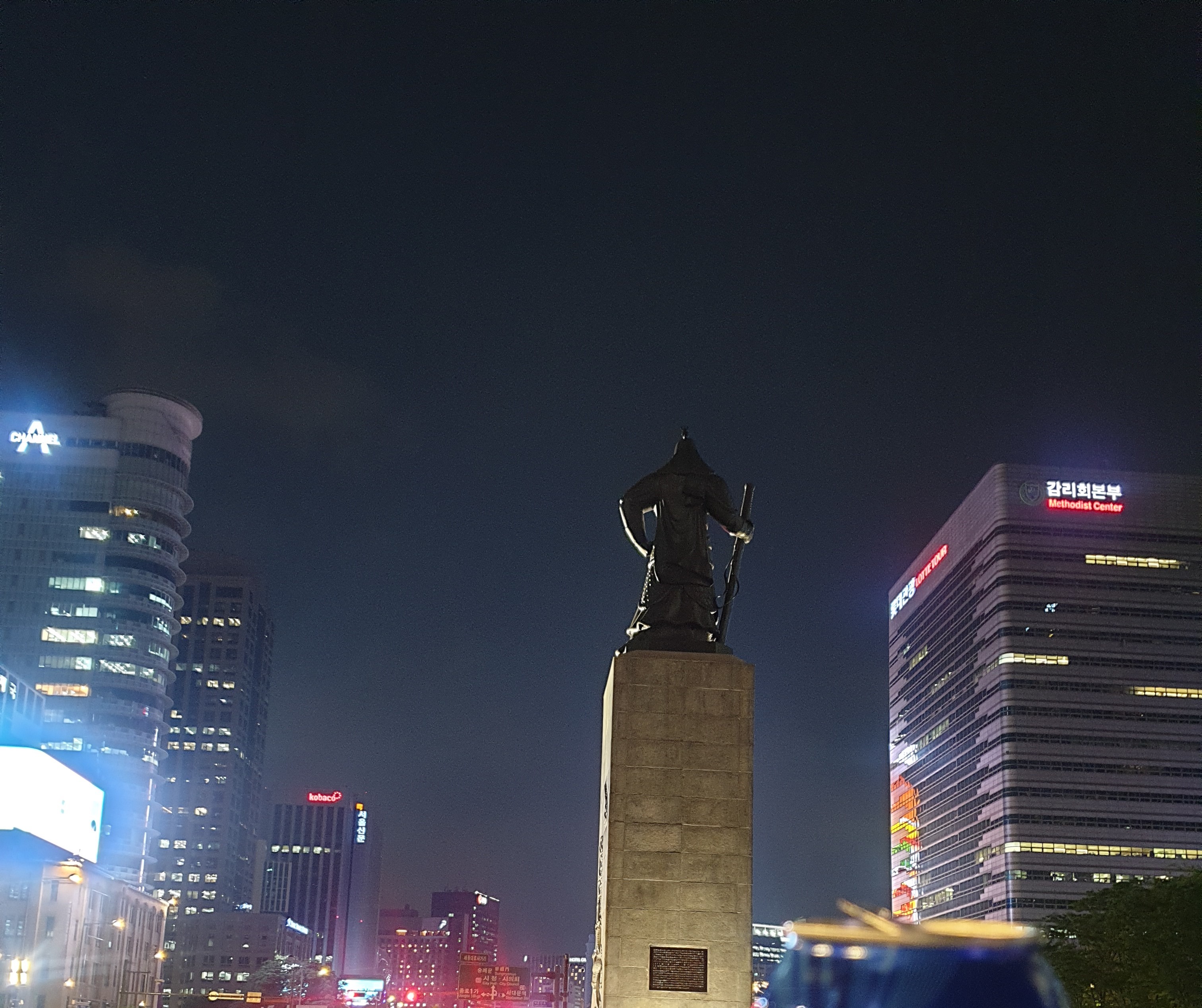 광화문광장 이순신장군 동상 뒷모습