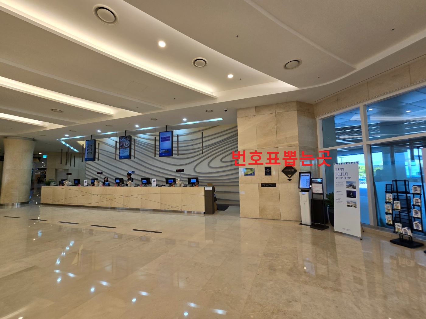 로비의 모습이에요.