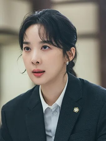 드라마 아너:그녀들의 법정의 주인공 황현진역의 이청아 홍보포스터 2 입니다.