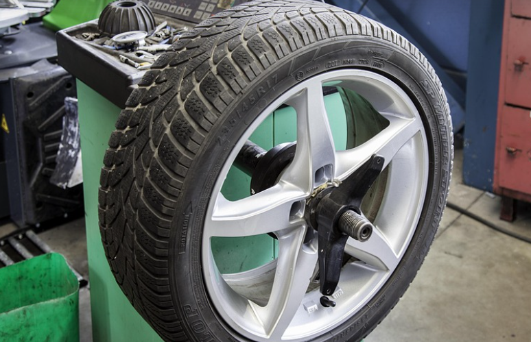 런플랫 타이어 교체주기 완벽 가이드 ❘ 수명, 비용, 절약 팁까지 2025년 최신 정보