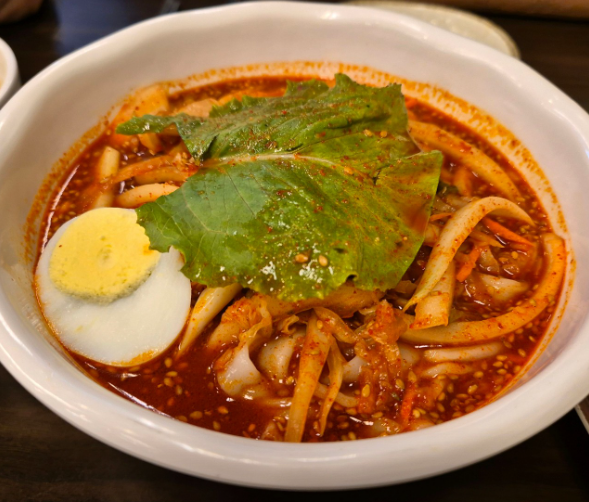 오늘N 부천 비빔칼국수 칼제비 보쌈 오늘은국수먹는날 원미구 당아래비빔국수