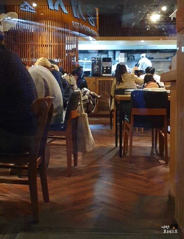 우동카덴 합정 내부