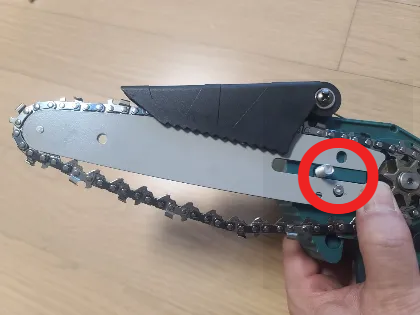 무선 충전식 전기톱 조립방법