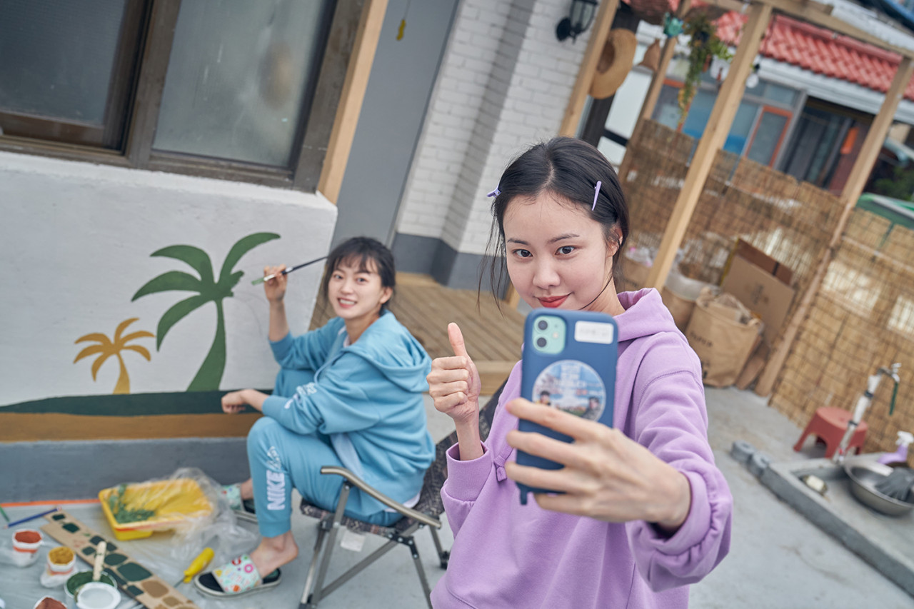 영화 스마트폰을 떨어뜨렸을 뿐인데 정보 ott 출연진 줄거리 결말 후기 평점 원작과의 차이 
