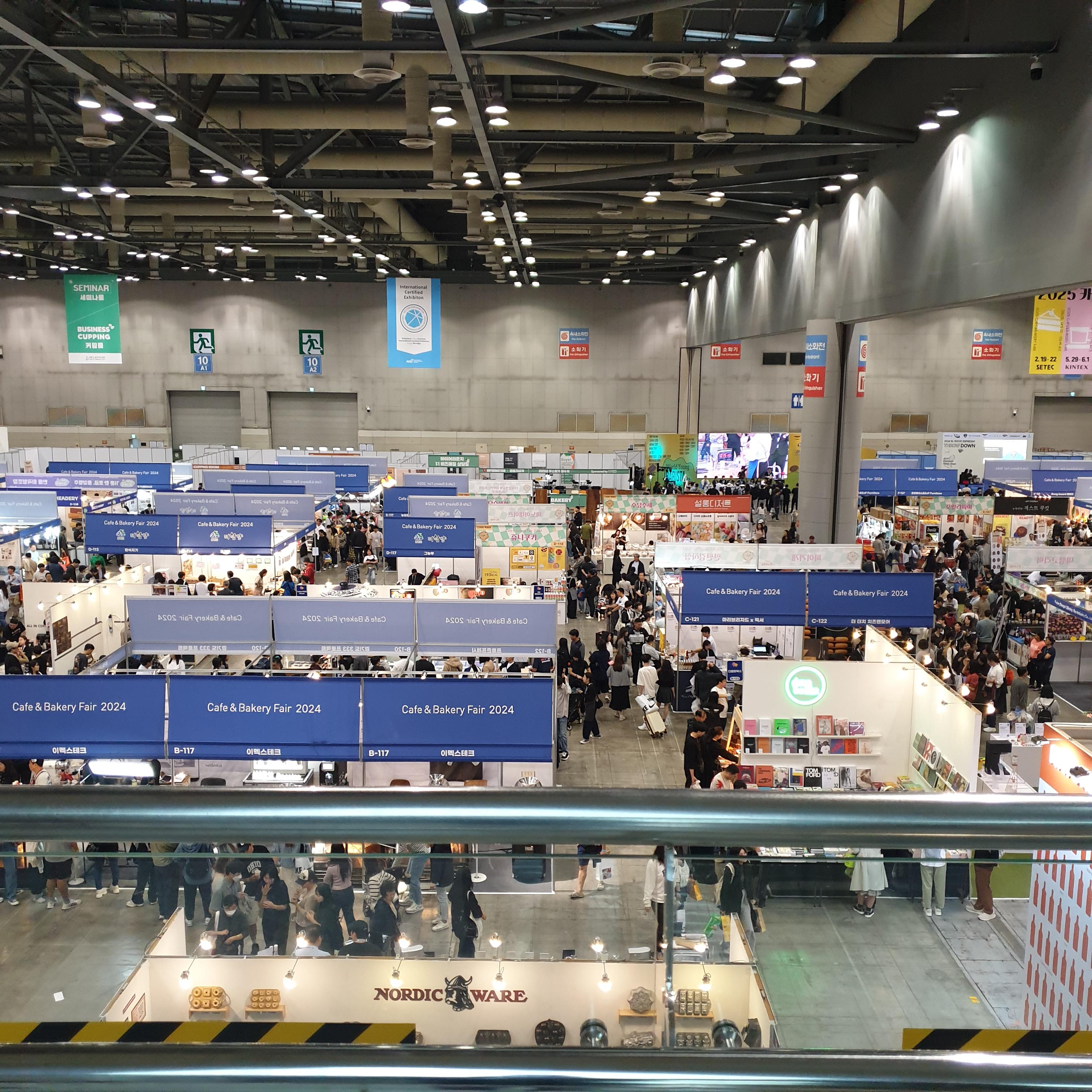 2024 카페 &amp; 베이커리 페어 방문기_2층에서 내려다본 전경