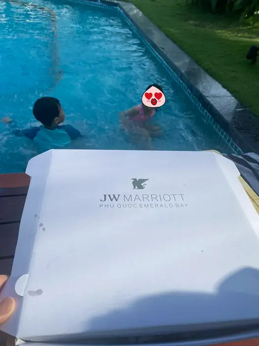 베트남 JW 메리어트 푸꾸옥 수영장 피자 주문하기 (여행준비물)