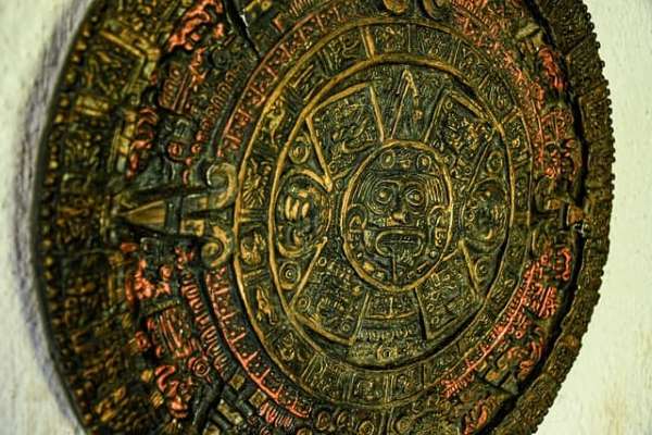 마야 달력의 숨겨진 암호: 예언이 담긴 기록인가?