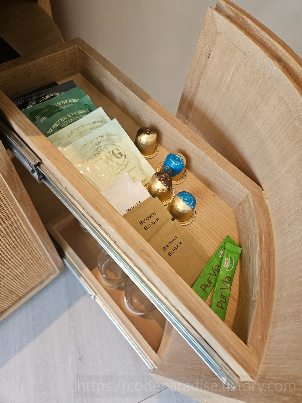 호텔 객실 내부 사진