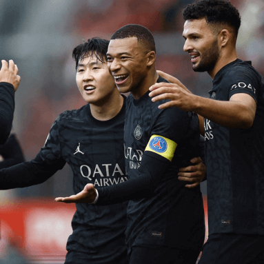 생제르맹 동료들과 기뻐하는 이강인