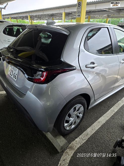 도요타 콤펙트카 차량 뒷모습 삿포로공항