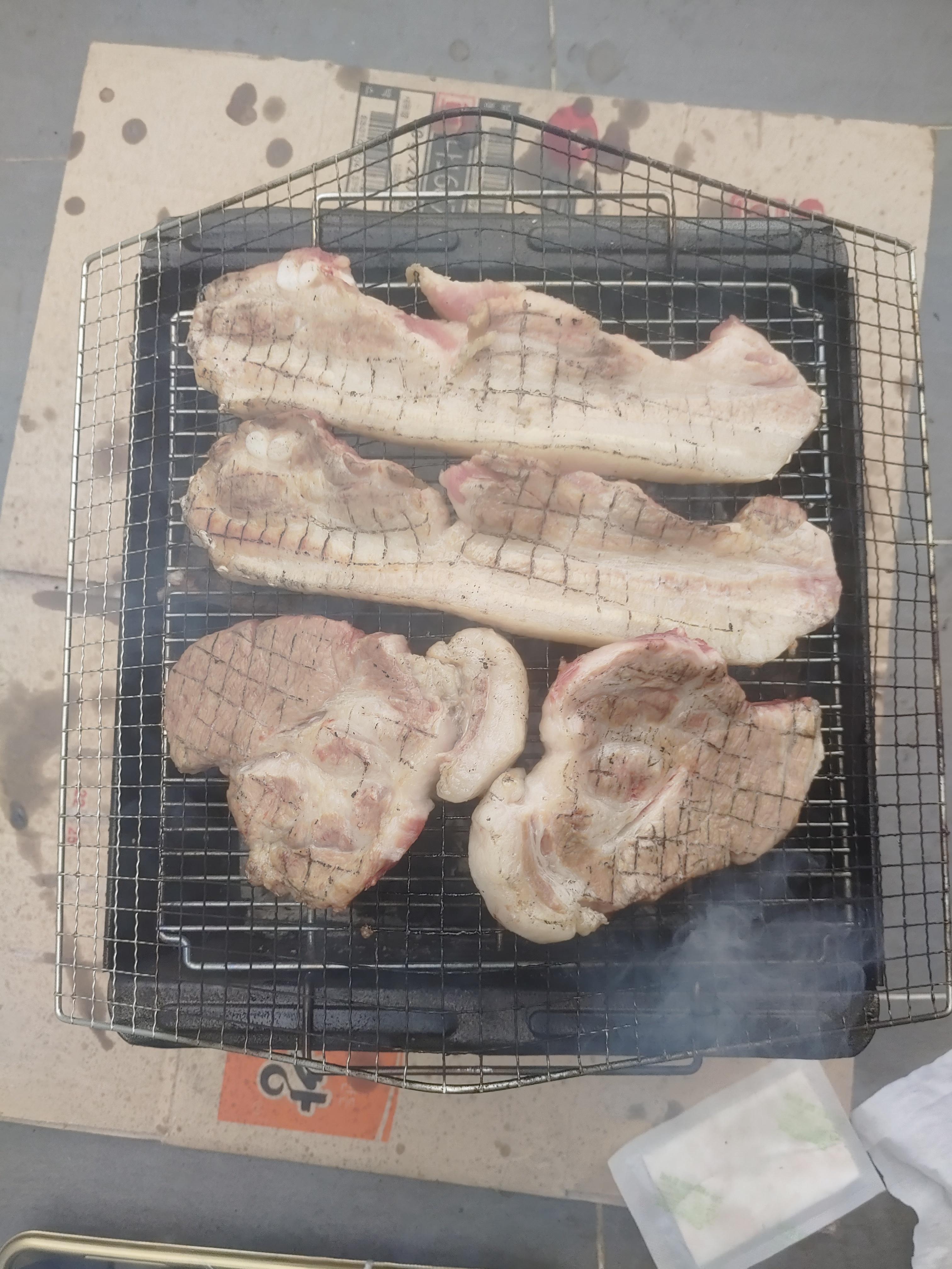 캠핑용화로 일회용석쇠 그리고 장작 숯불구이