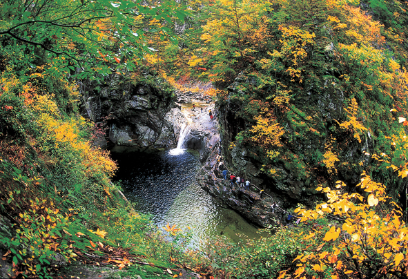 삼척 덕풍계곡: 트레킹과 절경의 조화